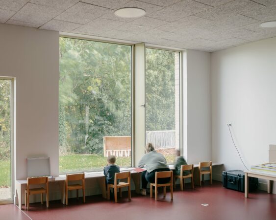 Kindergarten, Spielplatz und Mehrzweckhalle in Dilbeek