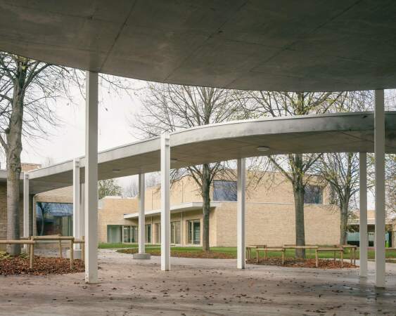 Kindergarten, Spielplatz und Mehrzweckhalle in Dilbeek