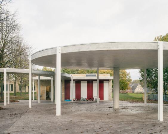 Kindergarten, Spielplatz und Mehrzweckhalle in Dilbeek