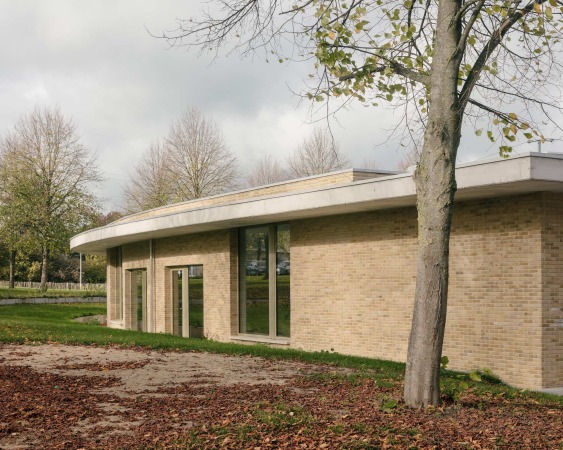 Kindergarten, Spielplatz und Mehrzweckhalle in Dilbeek
