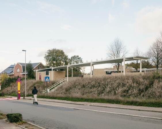 Kindergarten, Spielplatz und Mehrzweckhalle in Dilbeek