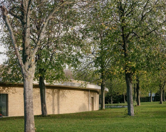 Kindergarten, Spielplatz und Mehrzweckhalle in Dilbeek