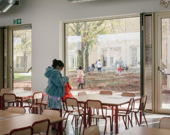 Kindergarten, Spielplatz und Mehrzweckhalle in Dilbeek