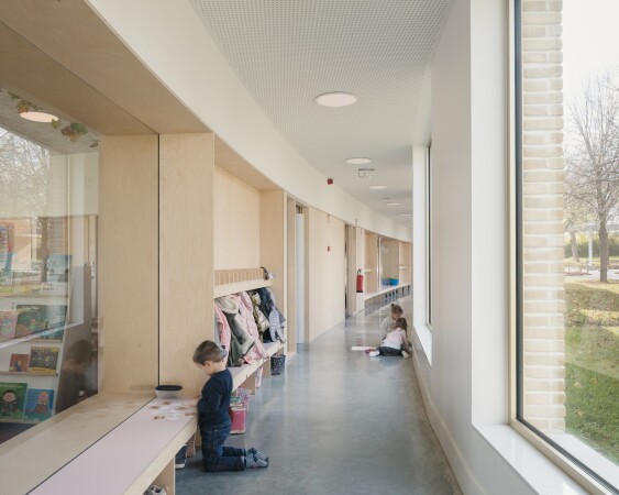 Kindergarten, Spielplatz und Mehrzweckhalle in Dilbeek