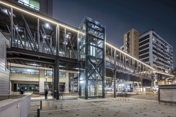 Fu�g�ngerbr�cken in Seoul von modostudio