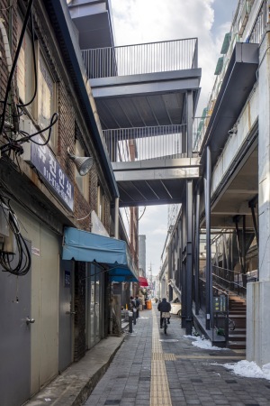 Fu�g�ngerbr�cken in Seoul von modostudio