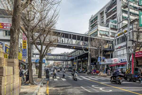 Fußgängerbrücken in Seoul von modostudio