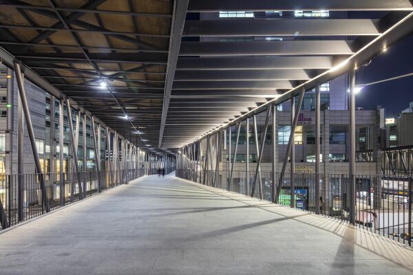 Fu�g�ngerbr�cken in Seoul von modostudio