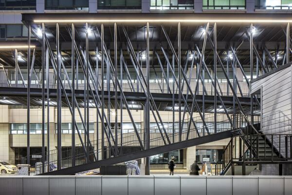 Fu�g�ngerbr�cken in Seoul von modostudio