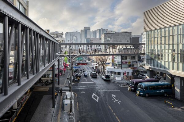 Fu�g�ngerbr�cken in Seoul von modostudio