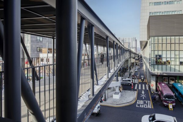 Fu�g�ngerbr�cken in Seoul von modostudio