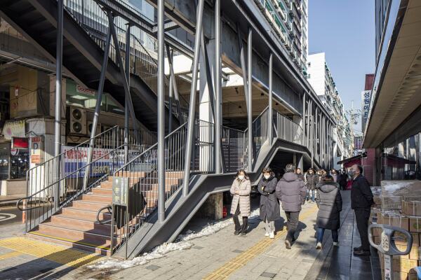 Fu�g�ngerbr�cken in Seoul von modostudio