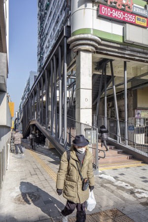 Fu�g�ngerbr�cken in Seoul von modostudio