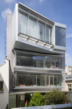 Das ehemalige Bürogebäude wurde zum Wohn- und Geschäftshaus umgebaut.