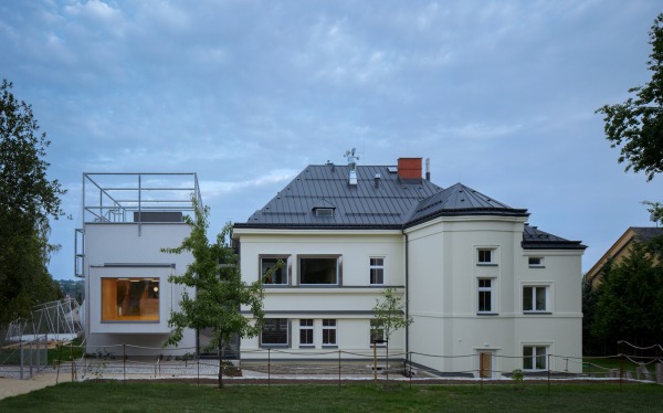 Kindergarten in Jablonec nad Nisou von Mj�lk architekti