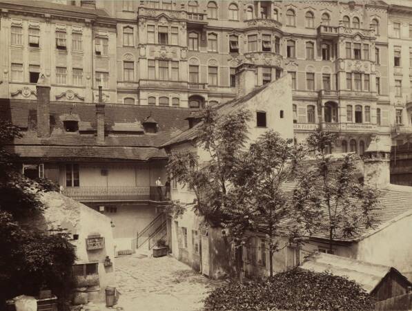 Alte und neue Huser in der Magdalenenstrae (vor 1907)