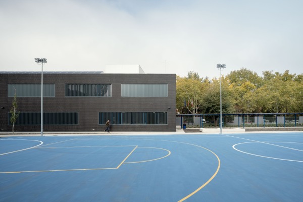 Hochschule in Valladolid von Estudio Gonz�lez Arquitectos