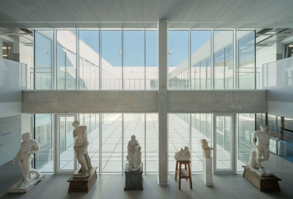 Hochschule in Valladolid von Estudio Gonz�lez Arquitectos