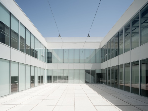 Hochschule in Valladolid von Estudio Gonz�lez Arquitectos