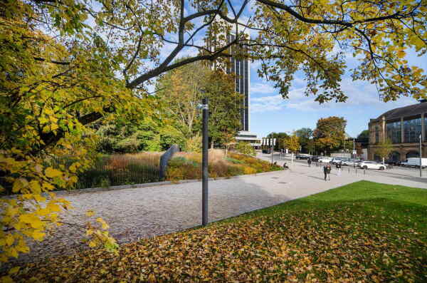 Auszeichnung in der Kategorie Pflanzenverwendung: Planten un Blomen, Dag-Hammarskjld-Platz in Hamburg von POLA Landschaftsarchitekten