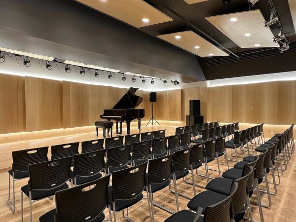 Studios und Laden von Aisaka Architects� Atelier