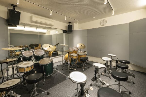 Studios und Laden von Aisaka Architects Atelier