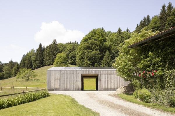 Anerkennung 1: Neubau einer Maschinen- und Gertescheune (Isny); Architektur: GMS Architekten (Isny); Bauherr: Hans-Georg Schmitz (Isny)