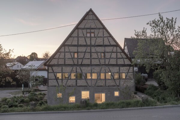 Anerkennung 2: Umbau einer Fachwerkscheune (hringen); Architektur: Steinbach Bernhardt Architekten mit Tibias Fink (hringen); Bauherr: Roland Steinbach (hringen)