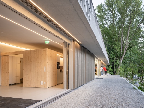 Bootshaus mit Freitreppe in Graz von Kuess Architektur