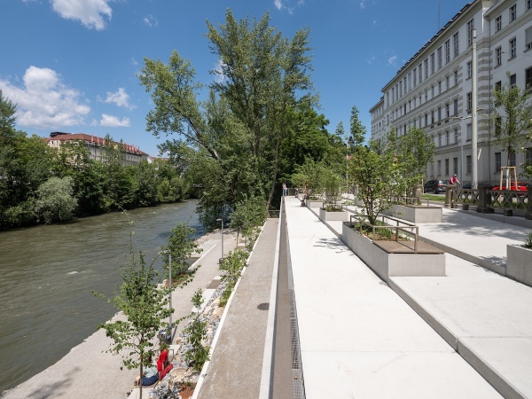 Bootshaus mit Freitreppe in Graz von Kuess Architektur