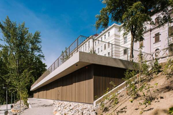 Bootshaus mit Freitreppe in Graz von Kuess Architektur