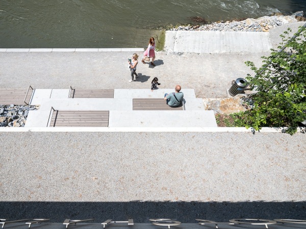 Bootshaus mit Freitreppe in Graz von Kuess Architektur