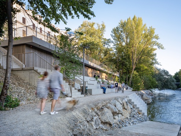 Bootshaus mit Freitreppe in Graz von Kuess Architektur