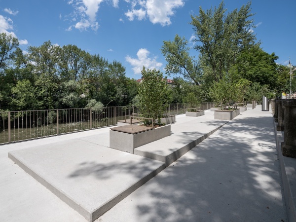 Bootshaus mit Freitreppe in Graz von Kuess Architektur