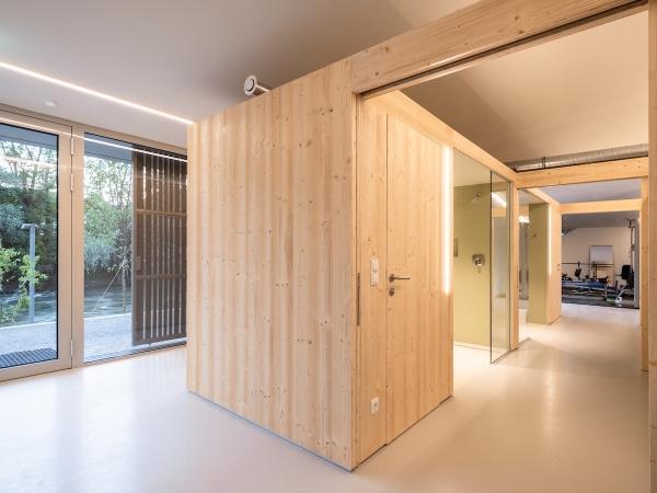 Bootshaus mit Freitreppe in Graz von Kuess Architektur