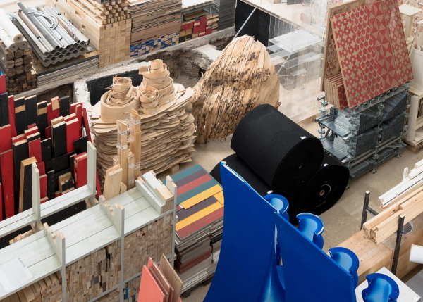 ... aus ber 40 Pavillons und Ausstellungen zusammengetragen ...