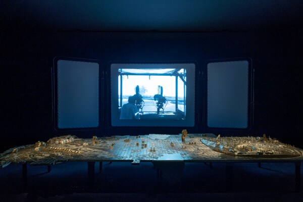 Grandeza Studio prsentieren Pilbara Interregnum: Seven Political Allegories (14). Die ausgebeutete Landschaft im westlichen Australien mchten sie in ihrer Vision in heilige Distrikte verwandeln.