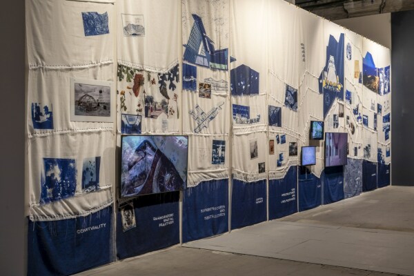 Wolff Architects wurden fr ihren Beitrag mit einer Besonderen Erwhnung ausgezeichnet. Sie registieren Tectonic Shifts (36) im kollektiven Unterbewusstsein ihrer Architekturproduktion.