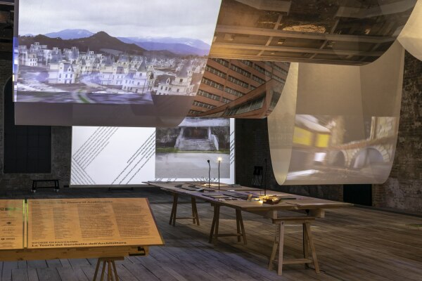 Auch der Trkische Pavillon addressiert das Thema Reparieren und Umnutzen. Anders als der Deutsche Pavillon setzt man hier auf eine klassische, groe und thematisch breit angelegte Ausstellung.