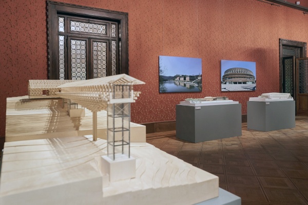 Im Obergeschoss sind dar�ber hinaus Projekte aus verschiedenen Schaffensphasen zu entdecken.