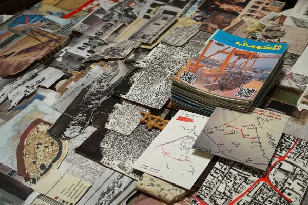 Im Gegensatz zu Nachbarl�ndern wie Saudi-Arabien und Katar pr�sentiert das kleine Land eine �beraus zur�ckhaltende, rundum interessante Ausstellung mit dem Titel �Rethinking Rethinking Kuwait�. Unter anderem geht es um die Frage, wie sich die Auswirkungen einer allzu radikalen modernen Stadtplanung korrigieren lassen.