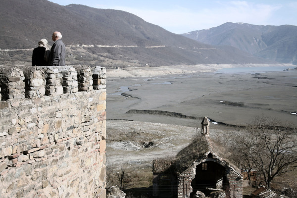 Bis heute ist die Ruine der Kirche bei niedrigem Wasserstand zu sehen. Dies geschieht insbesondere in den Monaten Januar, Februar und Mrz, wenn der Strombedarf in Tiflis am grten ist. Der Innenraum der Kirche lsst sich nun im Pavillon als stilisierte Leerstelle erfahren.