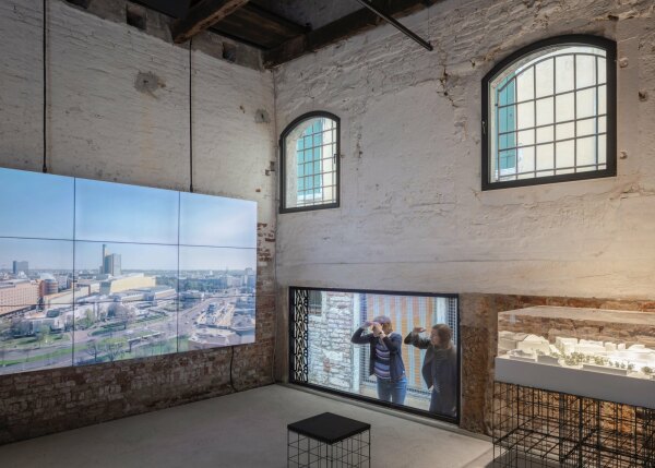 Mit dabei ist auch die Berliner Staatsbibliothek von Hans Scharoun, deren vielj�hrige Generalsanierung absehbar ist.