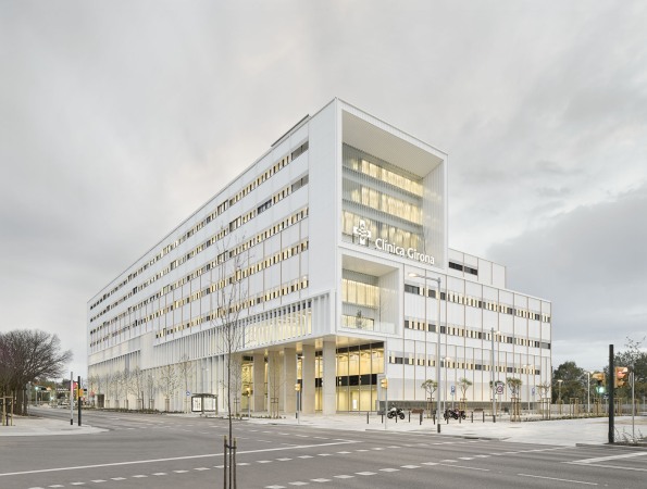 Krankenhaus in Girona von PMMT Arquitectura