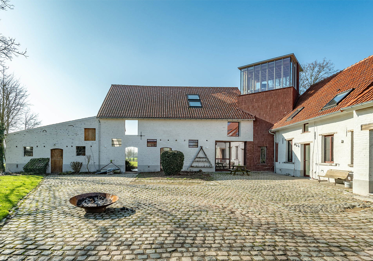 Umbau mit Einschnitten - Wohnhaus von Objekt Architecten bei Brüssel