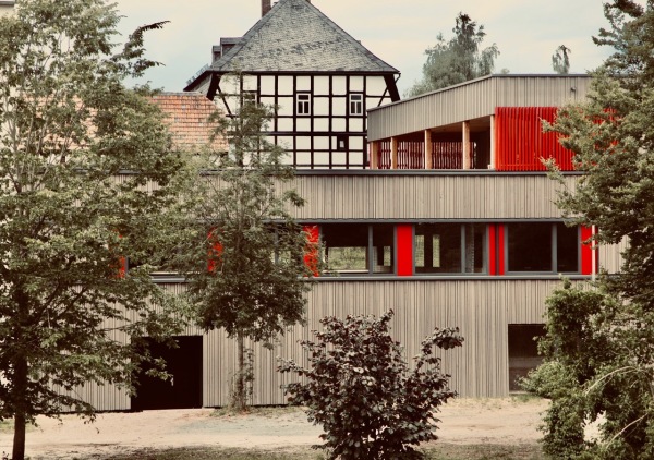 Sanierung und Neubau einer Grundschule in Hauptmannsgrn von Neumann Architekten