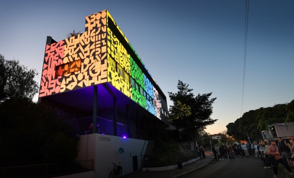 Le-Corbusier-Haus in der Weissenhofsiedlung, Lichtinstallation zum IBA27-Symposium im Sommer 2022