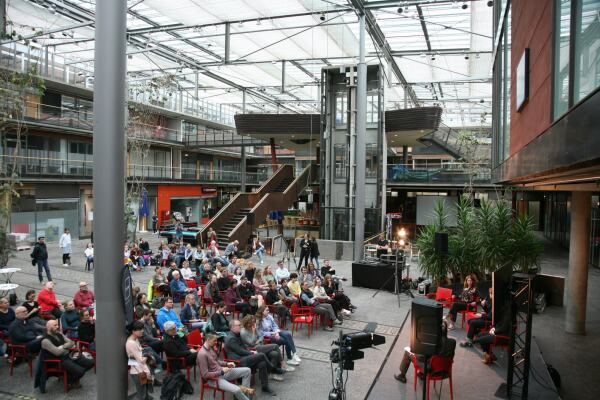 Im Rahmen des Hamburger Architektursommers fand Mitte Mai eine Veranstaltung zum Umbauprojekt im Atrium des Hauses statt.