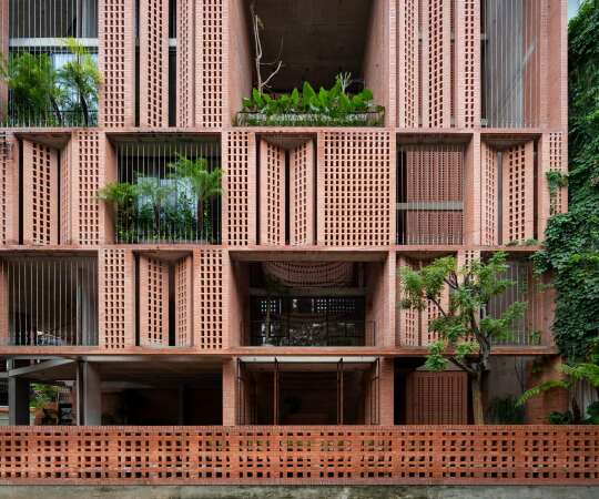 Bürobau in Ho-Chi-Minh-Stadt von Tropical Space