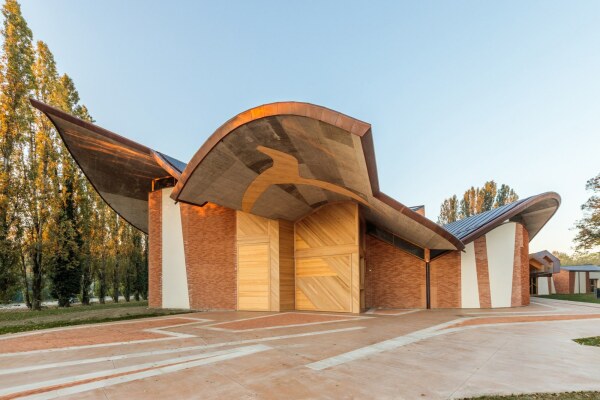 Kirche und Gemeindezentrum in Ferrara von Benedetta Tagliabue